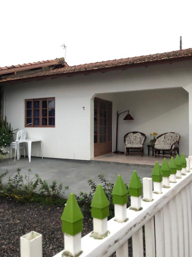 Casinha De Praia Na Fazenda Da Armacao Говернадор-Селсу-Рамус Экстерьер фото